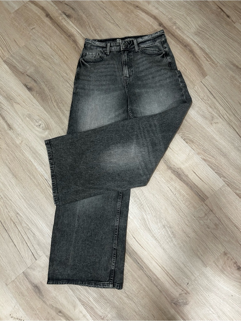 No Boundaries Women’s Charcoal Straight-Leg Jeans